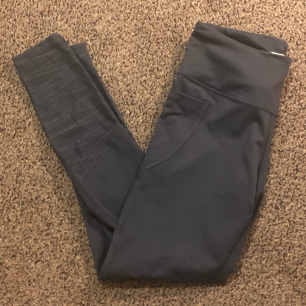NWT!! Victoria Sport medium rise tight size M